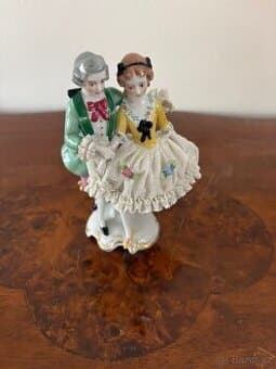 porcelanova figurka