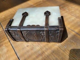 Krásná starožitná krabička - Patriot - kov kámen Praha lípa