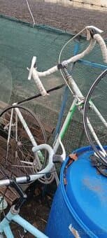 Favorit kostra,kola,brzdy střed,představec,berany,kola bezpl