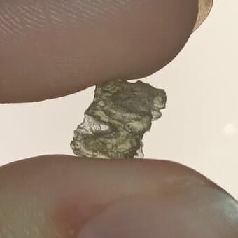 Přírodní surový vltavín – malý kus