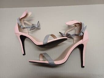 Sandálky na vysokém podpatku vel.40