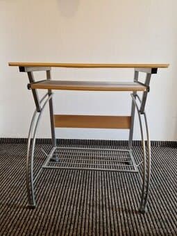 Prodám stolek s výsuvným šuplíkem