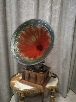 Gramofon s troubou