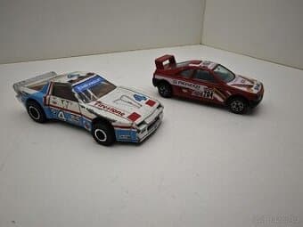 Staré retro autíčka, natahovací Matchbox 1:40 a Burago 1:43