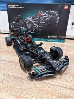 LEGO Technic 42171 Mercedes-AMG Petronas F1 – postavené
