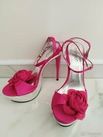 Boty na vysokém podpatku s platformou zn. Pasarosa