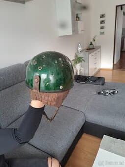 Stará motocyklova prilba