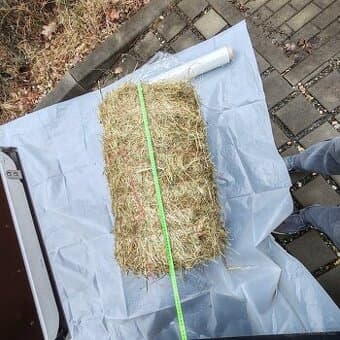 Seno malé kulaté balíky