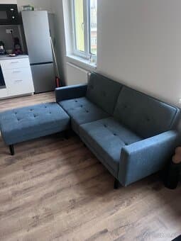 Pohovka s taburetem Curnilaes šeda