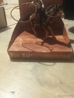 Sběratelská figurka kovboj na koni