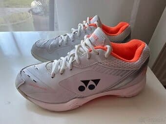 Zánovní Yonex Power Cushion 65X 39.5