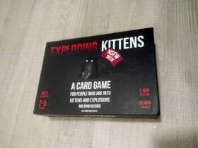 Prodám společenskou karetní hru Exploding Kittens NSFW