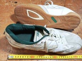 Prodám sálové boty zn.  HI-TEC ( 32,5 cm )