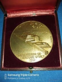 Velmi zácná plaketa.