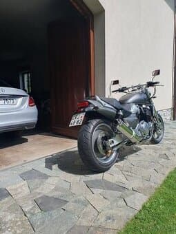 Motorka Honda X4 1300