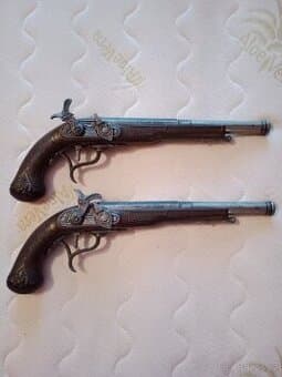 Repliky historických zbraní