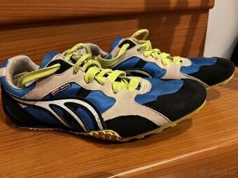 Prodám atletické tretry vel. 38