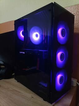 Starší herní počítač