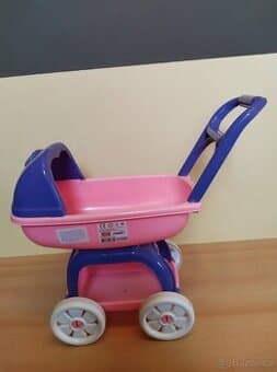 Kočárek pro panenky