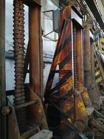 Zvedáky malé 10t,střední 15t, velké 25t