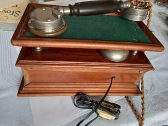 Prodám starý dřevěný telefon