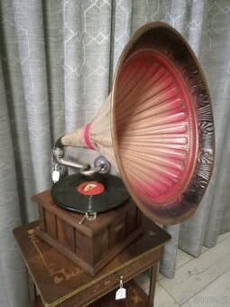 Gramofon s troubou
