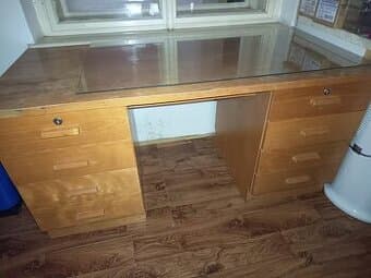 kancelářský stůl 8 zásuvek