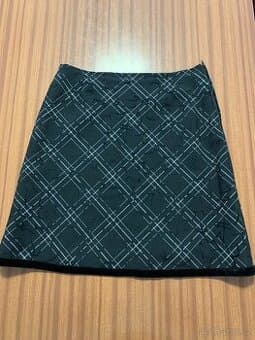 sukně zajímavé látky  + halenka k ní- vel. M