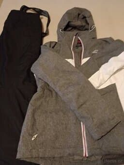 Prodám lyžařskou bundu a kalhoty