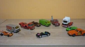 CORGI A JINÉ MODELY VŠE ZA JEDNU CENU