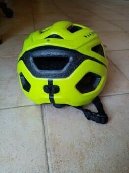 Helma na kolo (cyklistická přilba) vel. L/XL fluo yellow