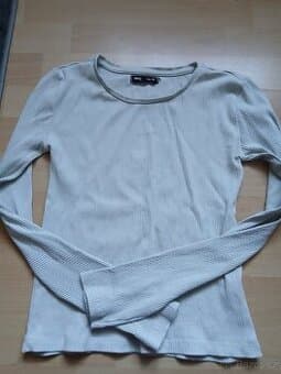 Světlé zelené triko