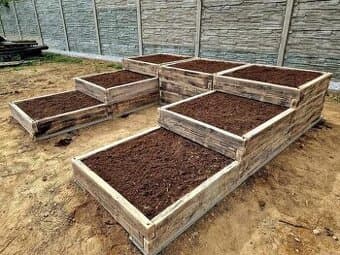 Beton vyvýšené záhony