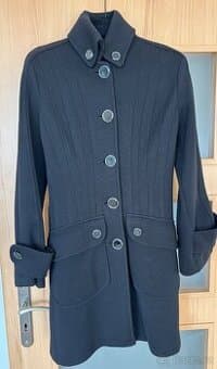 Černý kabát Luisa Spagnoli