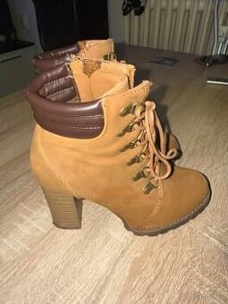 Dámské vysoké boty vel. 36