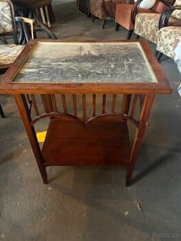 Secesní kuřácký stoleček