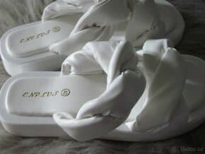 Bílé nazouváky,pantofle vel.40