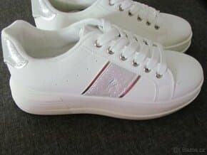 Bílé boty- sneakersy sportovní-nové