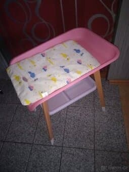 Postýlka pro panenky+přebalovací pult