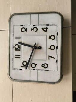 Staré kuchyňské hodiny