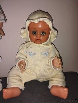 Retro mrkací panenko