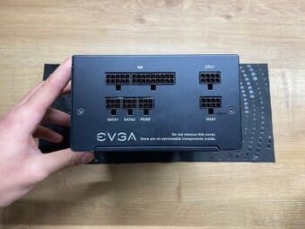 zdroj EVGA 550W – modulární, 80+ Bronze