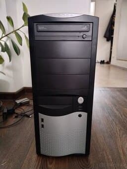 Intel Xeon1226/i5 4590/8GB DDR3/GTX560Ti Silverstone 750W