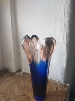 vintage modrá skleněná váza