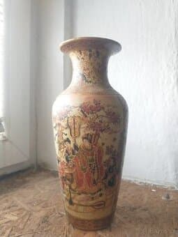 Čínská porcelánová váza s postavami + zlato vintage