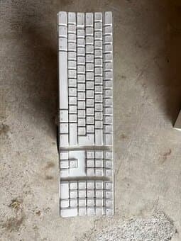 Apple Wireless Keyboard (CZ layout) – bezdrátová klávesnice