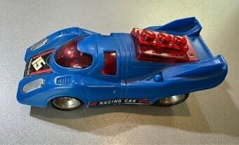 Autíčko na setrvačník