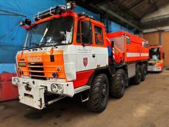 Tatra 815 VVN 8x8.141 – jeřáb + sněhový pluh