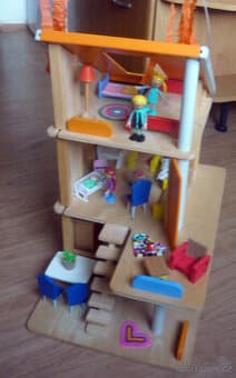 Dřevěný domeček pro panenky Plan Toys