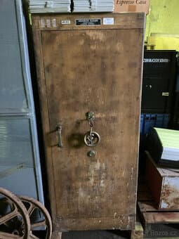 Trezor železobetonový starý v bankovní kvalitě za 7.000 kč